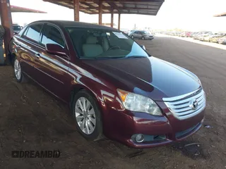 2008 Toyota Avalon XL z VIN 4T1BK36B18U278872, wystawiony jako IAAI lot #42227647 z przebiegiem 164 014 mil mil oraz . Historia ofert i sprzedaży dostępna na DreamBid. Obrazek 1.