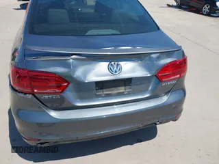 2013 Volkswagen Jetta Sedan Hybrid SE with VIN 3VW637AJ9DM228757, listed as a IAAI auction lot 41990054 with 176,365 mi miles. Bid and sale history available at carsss.com. Image 6.