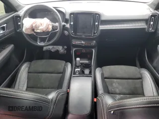 2020 Volvo XC40 R-Design with VIN YV4162UM4L2337658, listed as a Copart auction lot 61304505 with 105,673 mi miles and Salvage title. Bid and sale history available at DreamBid. Image 8.