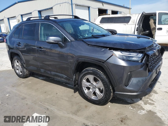 2022 Toyota RAV4 XLE z VIN 2T3P1RFV2NC277952, wystawiony jako Copart lot #61972445 z przebiegiem 46 798 mil mil oraz Szkoda całkowita • Salvage title. Historia ofert i sprzedaży dostępna na DreamBid. Obrazek 4.