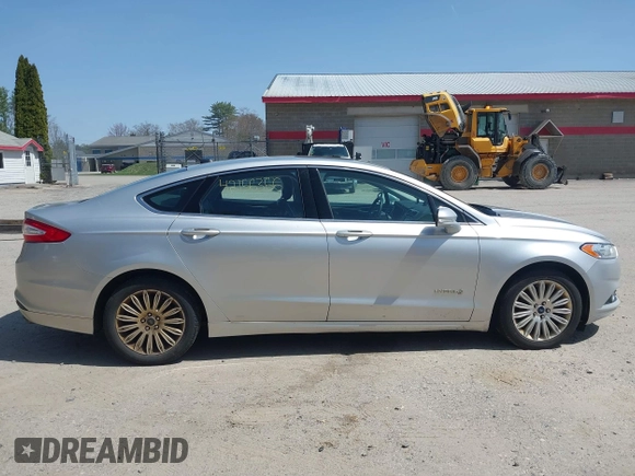 2013 Ford Fusion SE Hybrid with VIN 3FA6P0LU7DR196888, listed as a IAAI auction lot 42156366 with 393,358 mi miles. Bid and sale history available at carsss.com. Image 14.