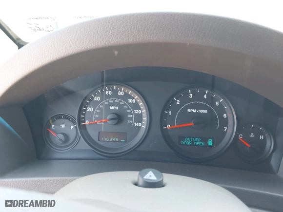2005 Jeep Grand Cherokee Laredo with VIN 1J4HR48N25C507255, listed as a IAAI auction lot 42105073 with 176,349 mi miles. Bid and sale history available at carsss.com. Image 7.