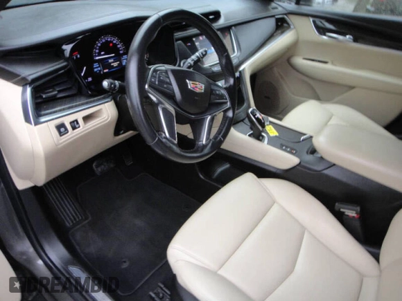 2019 Cadillac XT5 AWD z VIN 1GYKNBRS6KZ1997XX, wystawiony jako Copart lot #60343895 z przebiegiem 22 500 mil mil oraz Czysty tytuł • Clean title. Historia ofert i sprzedaży dostępna na DreamBid. Obrazek 9.