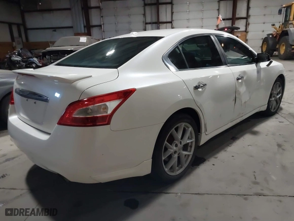 2009 Nissan Maxima 3.5 S with VIN 1N4AA51EX9C840037, listed as a IAAI auction lot 41429538 with 198,521 mi miles. Bid and sale history available at carsss.com. Image 4.