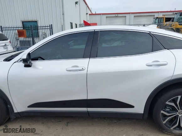 2023 Toyota Crown XLE with VIN JTDAAAAF7P3017512, listed as a IAAI auction lot 41317184 with 31,460 mi miles. Bid and sale history available at carsss.com. Image 15.