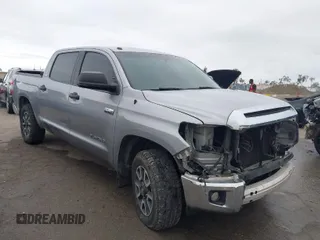 2017 Toyota Tundra 2WD SR5 with VIN 5TFEY5F15HX222712, listed as a IAAI auction lot 42064891 with 214,782 mi miles. Bid and sale history available at carsss.com. Image 1.