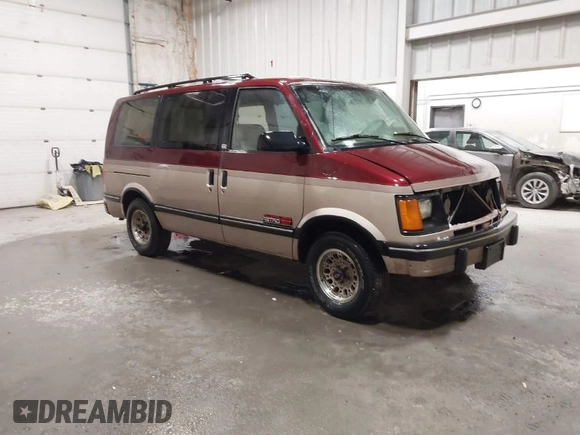 1992 Chevrolet Astro with VIN 1GNEL19W9NB204762, listed as a IAAI auction lot 41978439 with 107,613 mi miles. Bid and sale history available at carsss.com. Image 1.