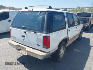 1993 Ford Explorer Eddie Bauer z VIN 1FMDU32X5PUD94496, wystawiony jako IAAI lot #42494424 z przebiegiem 26 047 mil mil oraz . Historia ofert i sprzedaży dostępna na DreamBid. Obrazek 4.