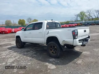 2018 Toyota Tacoma SR with VIN 3TMCZ5AN5JM125066, listed as a IAAI auction lot 41961168 with 88,497 mi miles. Bid and sale history available at carsss.com. Image 3.