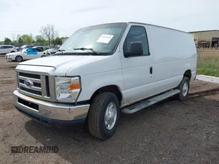2011 Ford Econoline Cargo Commercial z VIN 1FTNE2EW0BDA56676, wystawiony jako IAAI lot #42215010 z przebiegiem 179 752 mil mil oraz . Historia ofert i sprzedaży dostępna na DreamBid. Obrazek 16.