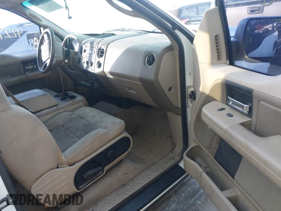 2004 Ford F-150 STX с VIN 1FTRX14W14FA10594, выставлен на аукционе IAAI как лот 42278746 с пробегом 285 096 миль миль и . История ставок и продаж доступна на DreamBid. Изображение 5.