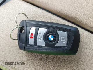 2013 BMW 5 Series 528i xDrive z VIN WBAXH5C54DDW15982, wystawiony jako IAAI lot #42340840 z przebiegiem 102 200 mil mil oraz . Historia ofert i sprzedaży dostępna na DreamBid. Obrazek 11.