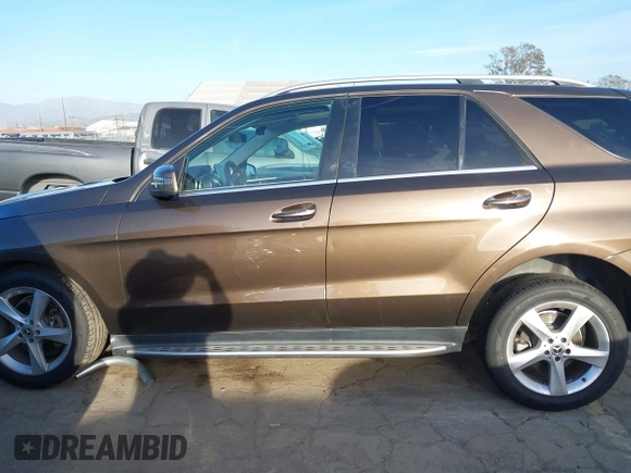 2017 Mercedes-Benz GLE 350 z VIN 4JGDA5JB4HA927130, wystawiony jako IAAI lot #41725595 z przebiegiem 94 968 mil mil oraz . Historia ofert i sprzedaży dostępna na DreamBid. Obrazek 15.