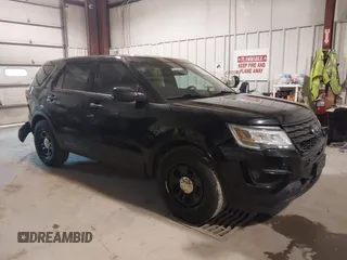 2018 Ford Police Interceptor Utility z VIN 1FM5K8AR2JGC17632, wystawiony jako IAAI lot #41984664 z przebiegiem 84 674 mil mil oraz . Historia ofert i sprzedaży dostępna na DreamBid. Obrazek 1.