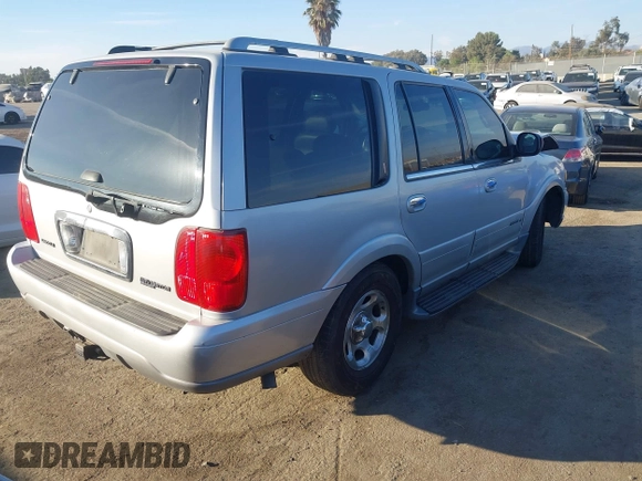 2000 Lincoln Navigator z VIN 5LMEU27A2YLJ32507, wystawiony jako IAAI lot #40752754 z przebiegiem Nie podano mil oraz . Historia ofert i sprzedaży dostępna na DreamBid. Obrazek 4.