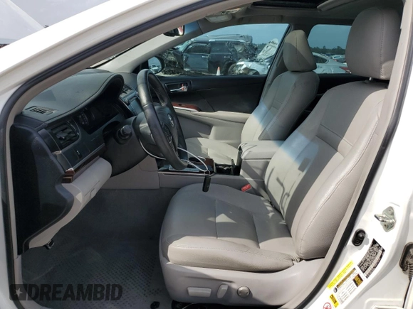 2014 Toyota Camry L with VIN 4T4BF1FK3ER398621, listed as a Copart auction lot 50946675 with 71,141 mi miles and Clean Title. Bid and sale history available at DreamBid. Image 7.