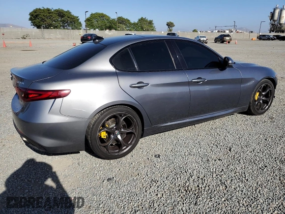2018 Alfa Romeo Giulia Ti Sport z VIN ZARFAECN7J7576954, wystawiony jako Copart lot #57152095 z przebiegiem 80 235 mil mil oraz Szkoda całkowita • Salvage title. Historia ofert i sprzedaży dostępna na DreamBid. Obrazek 3.