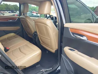 2017 Cadillac XT5 Platinum AWD z VIN 1GYKNFRS9HZ125677, wystawiony jako IAAI lot #42366784 z przebiegiem 152 116 mil mil oraz . Historia ofert i sprzedaży dostępna na DreamBid. Obrazek 8.