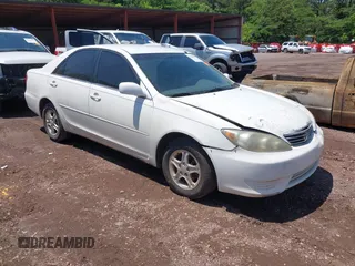 2005 Toyota Camry STD z VIN 4T1BE32K05U010825, wystawiony jako IAAI lot #42249693 z przebiegiem 248 557 mil mil oraz . Historia ofert i sprzedaży dostępna na DreamBid. Obrazek 1.