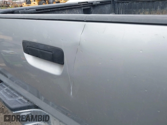 2006 Toyota Tacoma PreRunner z VIN 5TETU62N36Z153154, wystawiony jako IAAI lot #42450775 z przebiegiem 421 651 mil mil oraz . Historia ofert i sprzedaży dostępna na DreamBid. Obrazek 18.