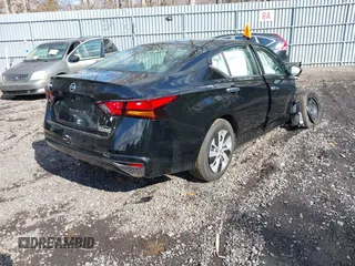 2022 Nissan Altima 2.5 S with VIN 1N4BL4BV3NN333521, listed as a IAAI auction lot 41523978 with 50,556 mi miles. Bid and sale history available at carsss.com. Image 4.