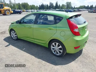 2013 Hyundai Accent SE z VIN KMHCU5AE4DU115896, wystawiony jako IAAI lot #42322656 z przebiegiem 92 391 mil mil oraz . Historia ofert i sprzedaży dostępna na DreamBid. Obrazek 3.