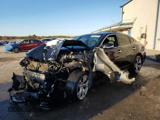 2016 Infiniti Q70 z VIN JN1BY1AP9GM220133, wystawiony jako Copart lot #84842574 z przebiegiem Nie podano mil oraz Szkody całkowita. Historia ofert i sprzedaży dostępna na DreamBid. Obrazek 1.