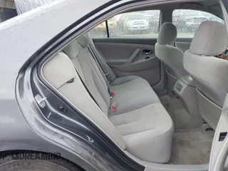 2008 Toyota Camry LE z VIN 4T1BE46KX8U762021, wystawiony jako IAAI lot #42072732 z przebiegiem 153 646 mil mil oraz . Historia ofert i sprzedaży dostępna na DreamBid. Obrazek 8.