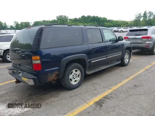 2005 Chevrolet Suburban LT z VIN 3GNFK16Z35G230772, wystawiony jako IAAI lot #42542995 z przebiegiem 178 951 mil mil oraz . Historia ofert i sprzedaży dostępna na DreamBid. Obrazek 4.