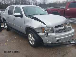 2011 Chevrolet Avalanche LT with VIN 3GNTKFE38BG157939, listed as a IAAI auction lot 41556348 with 264,140 mi miles. Bid and sale history available at carsss.com. Image 1.
