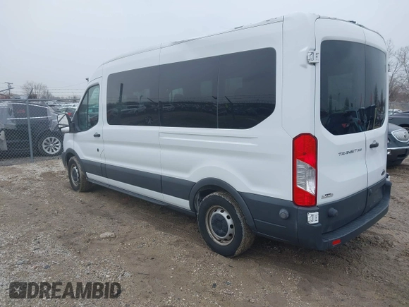 2016 Ford Transit Passenger XL z VIN 1FBZX2CM5GKA82811, wystawiony jako IAAI lot #41733437 z przebiegiem 31 959 mil mil oraz . Historia ofert i sprzedaży dostępna na DreamBid. Obrazek 3.