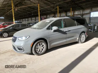 2022 Chrysler Pacifica Touring L z VIN 2C4RC1BGXNR150211, wystawiony jako Copart lot #58375835 z przebiegiem 74 088 mil mil oraz Szkoda całkowita • Salvage title. Historia ofert i sprzedaży dostępna na DreamBid. Obrazek 1.