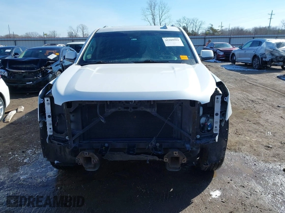 2017 GMC Yukon XL Denali with VIN 1GKS2HKJ5HR355961, listed as a IAAI auction lot 41509991 with 204,474 mi miles. Bid and sale history available at carsss.com. Image 13.