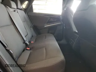 2023 Toyota bZ4X XLE z VIN JTMABABA0PA025964, wystawiony jako Copart lot #58528175 z przebiegiem 30 790 mil mil oraz Czysty tytuł • Clean title. Historia ofert i sprzedaży dostępna na DreamBid. Obrazek 11.