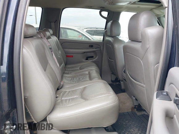 2005 GMC Yukon XL SLT with VIN 3GKFK16Z05G272572, listed as a IAAI auction lot 42101518 with 288,000 mi miles. Bid and sale history available at carsss.com. Image 8.
