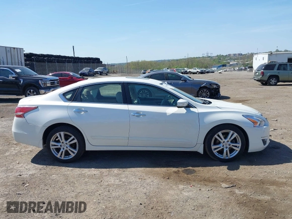 2015 Nissan Altima SL z VIN 1N4BL3AP2FC571645, wystawiony jako IAAI lot #42095010 z przebiegiem 124 881 mil mil oraz . Historia ofert i sprzedaży dostępna na DreamBid. Obrazek 13.