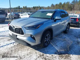 2021 Toyota Highlander XLE with VIN 5TDGZRBH9MS557777, listed as a IAAI auction lot 41304709 with 53,230 mi miles. Bid and sale history available at carsss.com. Image 2.