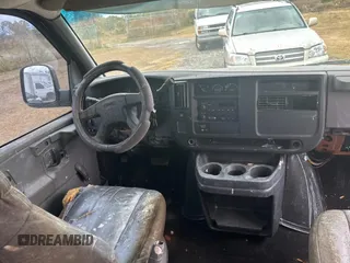 2003 GMC Savana Cargo Van with VIN 1GTHG35U431113170, listed as a Copart auction lot 84913304 with 293,807 mi miles and Clean Title. Bid and sale history available at carsss.com. Image 9.