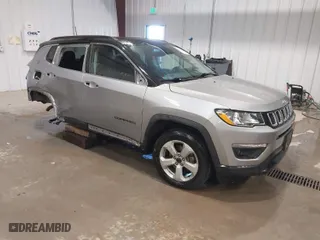 2018 Jeep Compass Latitude with VIN 3C4NJCBB3JT408614, listed as a IAAI auction lot 41301493 with 92,647 mi miles. Bid and sale history available at carsss.com. Image 1.