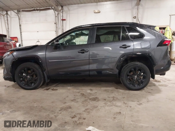 2024 Toyota RAV4 Hybrid XSE z VIN 4T3E6RFV5RU144101, wystawiony jako IAAI lot #40068578 z przebiegiem 4 078 mil mil oraz . Historia ofert i sprzedaży dostępna na DreamBid. Obrazek 14.