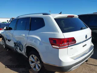 2018 Volkswagen Atlas SEL z VIN 1V2MR2CA3JC536009, wystawiony jako IAAI lot #40205798 z przebiegiem 125 945 mil mil oraz . Historia ofert i sprzedaży dostępna na DreamBid. Obrazek 3.