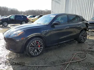 2023 Maserati Grecale Modena z VIN ZN682AVM6P7429433, wystawiony jako Copart lot #44311645 z przebiegiem 5967 mil mil oraz Szkody całkowita. Historia ofert i sprzedaży dostępna na DreamBid. Obrazek 1.
