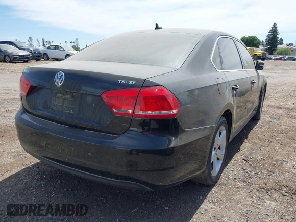 2014 Volkswagen Passat SE z VIN 1VWBT7A39EC073971, wystawiony jako IAAI lot #42266759 z przebiegiem 150 114 mil mil oraz . Historia ofert i sprzedaży dostępna na DreamBid. Obrazek 4.