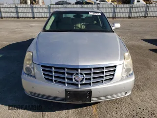 2011 Cadillac DTS Luxury Collection z VIN 1G6KD5E64BU109857, wystawiony jako Copart lot #71964104 z przebiegiem 130 609 mil mil oraz Szkoda całkowita • Salvage title. Historia ofert i sprzedaży dostępna na DreamBid. Obrazek 5.