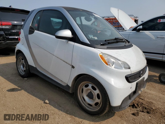 2014 Smart fortwo Pure with VIN WMEEJ3BA6EK781775, listed as a Copart auction lot 60372575 with 33,300 mi miles and Clean title. Bid and sale history available at DreamBid. Image 4.