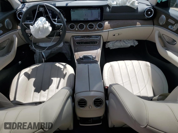 2022 Mercedes-Benz E 450 z VIN W1KZF5KB3NB079182, wystawiony jako Copart lot #56232375 z przebiegiem 15 730 mil mil oraz Szkoda całkowita • Salvage title. Historia ofert i sprzedaży dostępna na DreamBid. Obrazek 8.