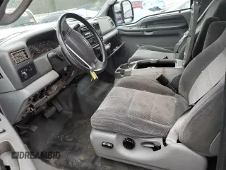 2003 Ford F-250 XL z VIN 1FTNX20F73EA04409, wystawiony jako Copart lot #84228714 z przebiegiem 142 641 mil mil oraz Szkoda całkowita • Salvage title. Historia ofert i sprzedaży dostępna na DreamBid. Obrazek 7.