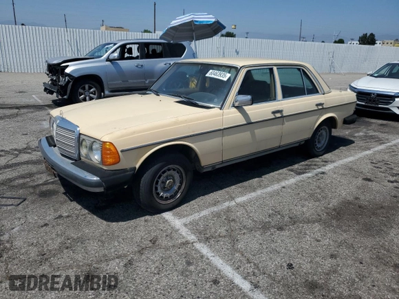 1983 Mercedes-Benz 300 D z VIN WDBAB33AXDB017451, wystawiony jako Copart lot #60463935 z przebiegiem 314 995 mil mil oraz Czysty tytuł • Clean title. Historia ofert i sprzedaży dostępna na DreamBid. Obrazek 1.