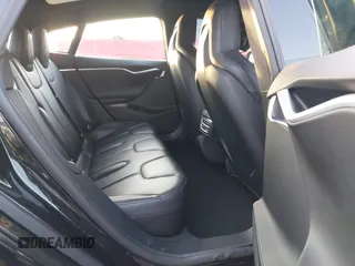2016 Tesla Model S 90D z VIN 5YJSA1E26GF156108, wystawiony jako IAAI lot #41453148 z przebiegiem 74 717 mil mil oraz . Historia ofert i sprzedaży dostępna na DreamBid. Obrazek 8.