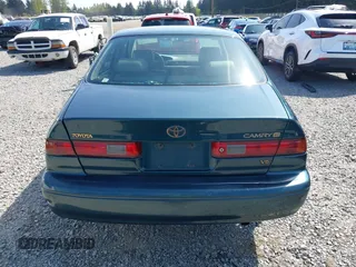 1998 Toyota Camry LE z VIN JT2BF28K4W0101312, wystawiony jako IAAI lot #42116546 z przebiegiem 365 712 mil mil oraz . Historia ofert i sprzedaży dostępna na DreamBid. Obrazek 16.